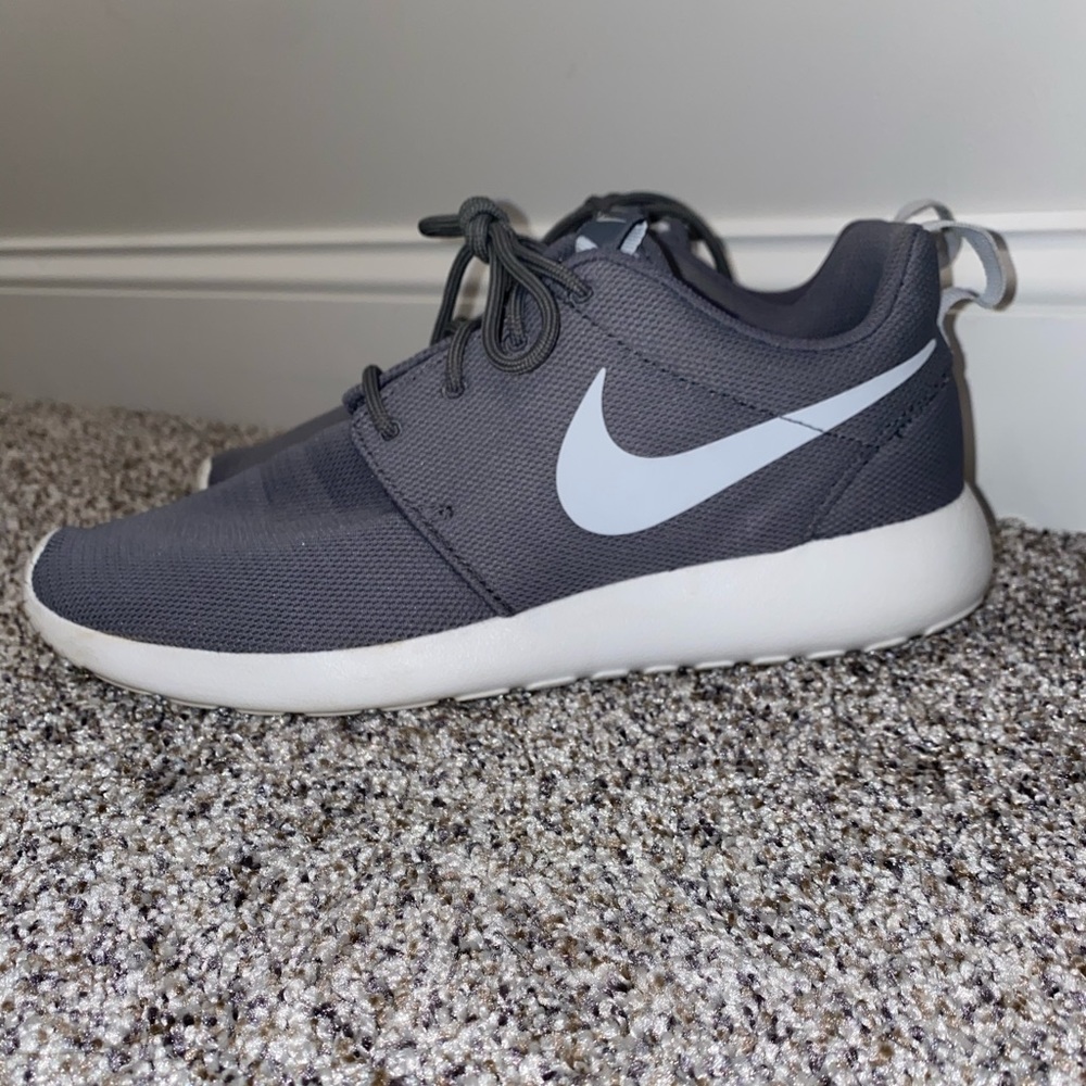 Nike Roshes women’s size 10